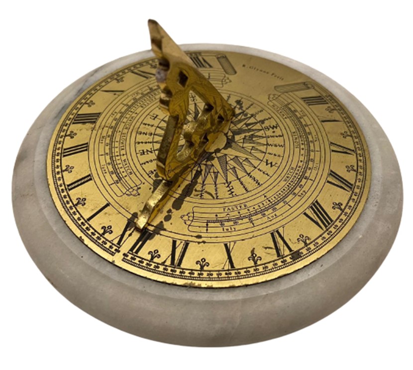 EL YAPIMI R.GİYNNE FECİT MERMER KAİDE ÜZERİ BRONZ ASİT YAZI  PUSULA VE GÜNEŞ SAATİ