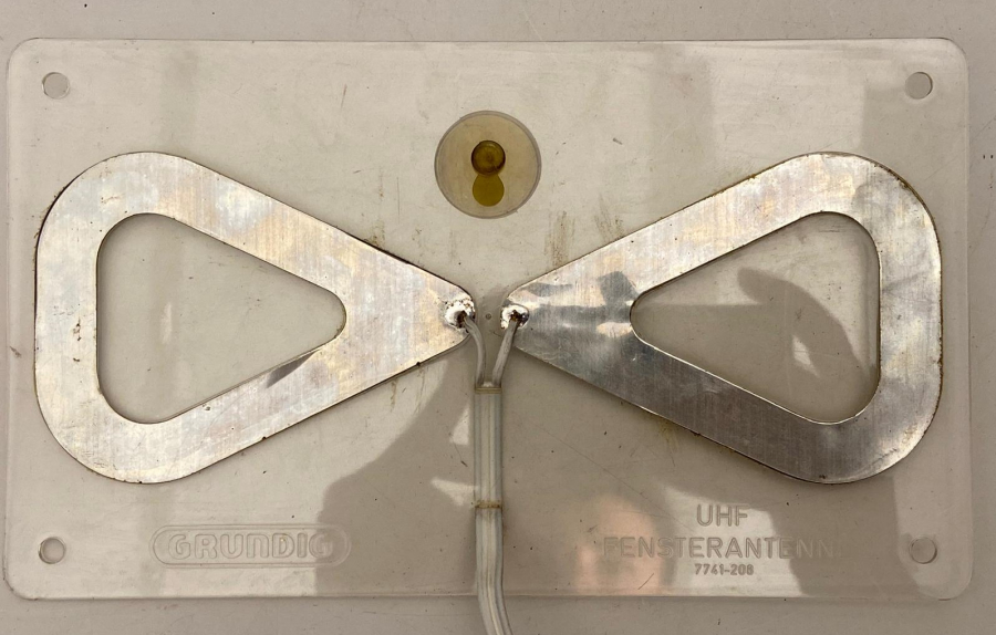 1960 GERMENY GRUNDİG UHF DIŞ MEKAN DA TAKILARAK KULLANILAN LAMBALI RADYO ANTENİ