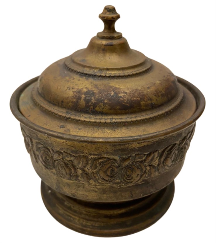 1920 OSMANLI BAKIR KAPAKLI DIŞI KABARTMA DESENLİ  İŞLEMELİ KAPAKLI PAMUK SAKLAMA  KUTUSU