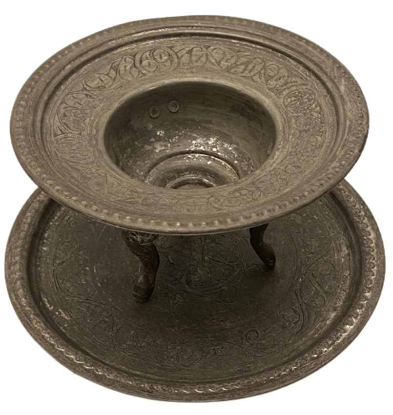 1970 DÖGME BAKIR ÜZERİ FUL EL KALEM İŞLEMELİ AYAKLI KAPAKLI PAŞA MANGALI