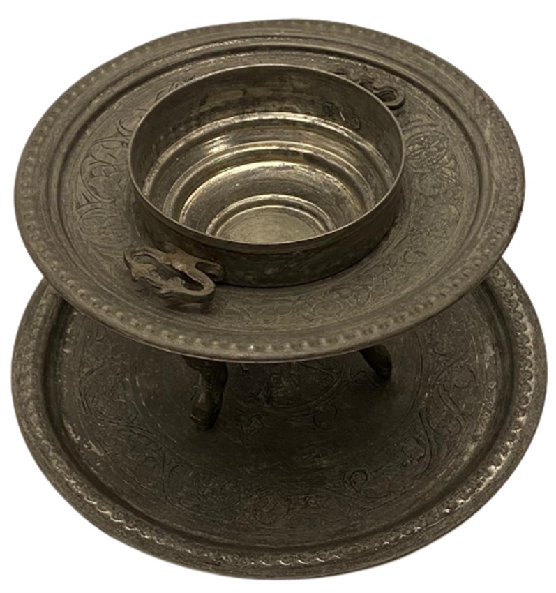 1970 DÖGME BAKIR ÜZERİ FUL EL KALEM İŞLEMELİ AYAKLI KAPAKLI PAŞA MANGALI