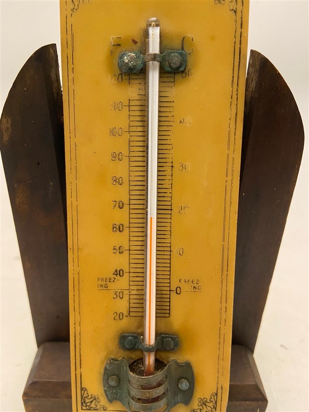 1940 İNGİLİZ KINAFORSIN BRANNAN - LONDON YAZILI AHŞAP AYAKLI AHŞAP CIVALI TERMOMETRE