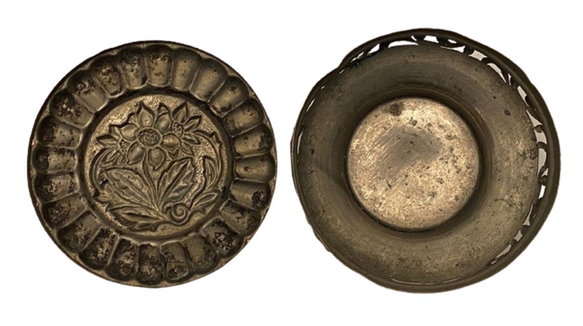 OSMANLI ÜZERİ ÇİÇEK İŞLEMELİ KOKU KUTUSU İCERSİNDEKİ PAMUGA ESANS YAGI DÖKÜLEREK KULLANILAN