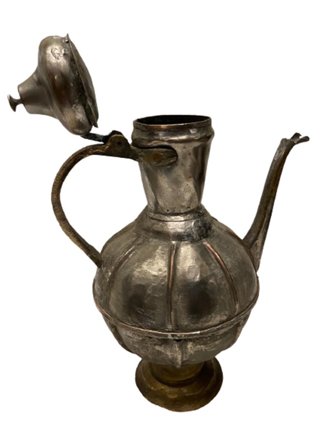 ESKİ BAKIRLARDAN BOZULUP BİRLEŞTİRİLEREK  EL İLE YAPILMIŞ LEHİMLİ KAPAKLI KULPLU BAKIR İBRİK