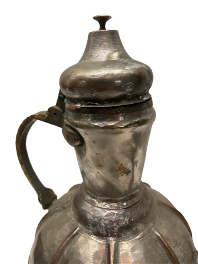 ESKİ BAKIRLARDAN BOZULUP BİRLEŞTİRİLEREK  EL İLE YAPILMIŞ LEHİMLİ KAPAKLI KULPLU BAKIR İBRİK