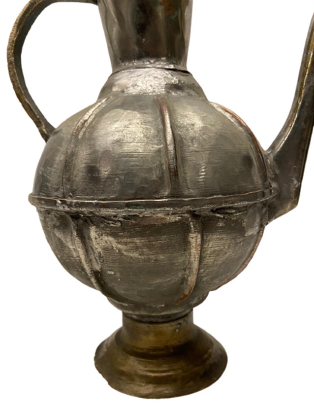 ESKİ BAKIRLARDAN BOZULUP BİRLEŞTİRİLEREK  EL İLE YAPILMIŞ LEHİMLİ KAPAKLI KULPLU BAKIR İBRİK