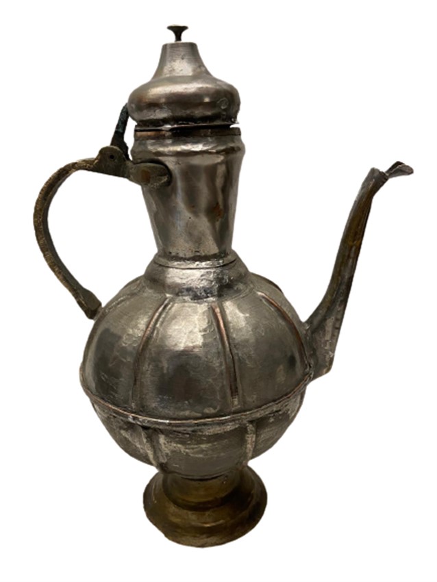 ESKİ BAKIRLARDAN BOZULUP BİRLEŞTİRİLEREK  EL İLE YAPILMIŞ LEHİMLİ KAPAKLI KULPLU BAKIR İBRİK