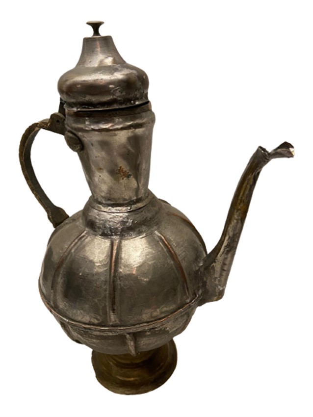 ESKİ BAKIRLARDAN BOZULUP BİRLEŞTİRİLEREK  EL İLE YAPILMIŞ LEHİMLİ KAPAKLI KULPLU BAKIR İBRİK