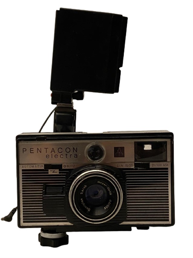 PENTACON ELECTRA CAMERA MAYER LENS FOTOĞRAF MAKİNESİ VE TOSHIBA 414 KAMERA FLAŞI
