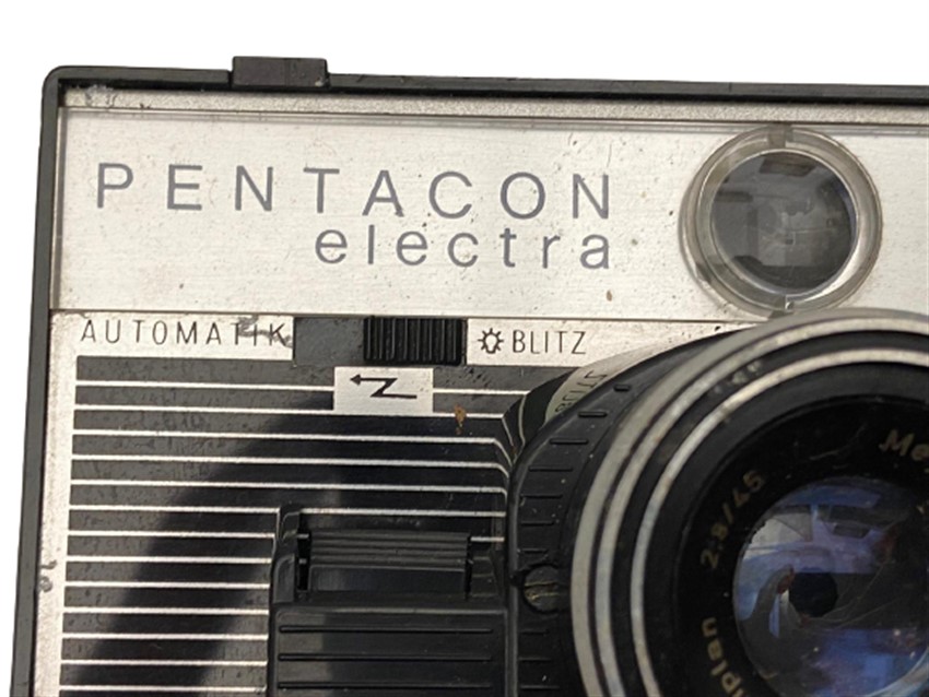 PENTACON ELECTRA CAMERA MAYER LENS FOTOĞRAF MAKİNESİ VE TOSHIBA 414 KAMERA FLAŞI