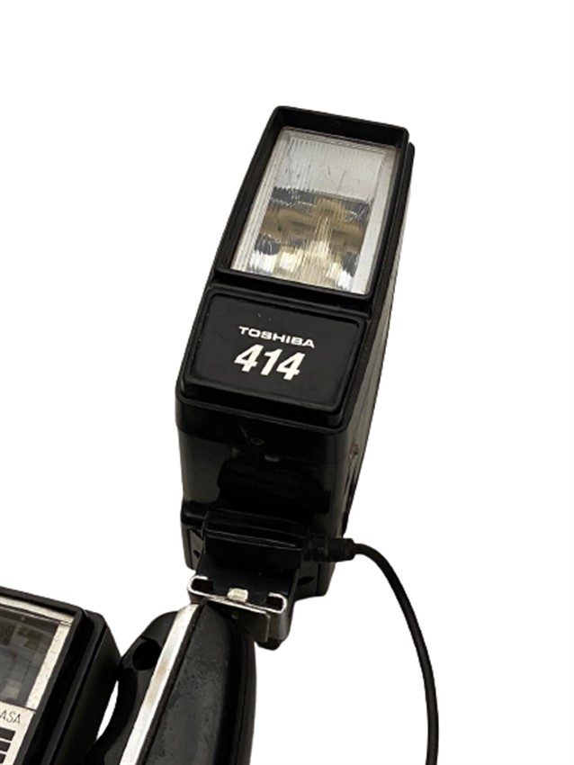 PENTACON ELECTRA CAMERA MAYER LENS FOTOĞRAF MAKİNESİ VE TOSHIBA 414 KAMERA FLAŞI