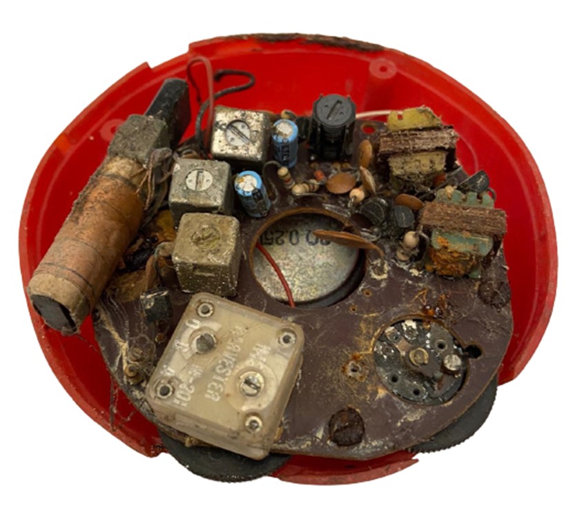 1960 KIRMIZI DOMATES FORMUNDA KIRMIZI PİLLİ RADIO 