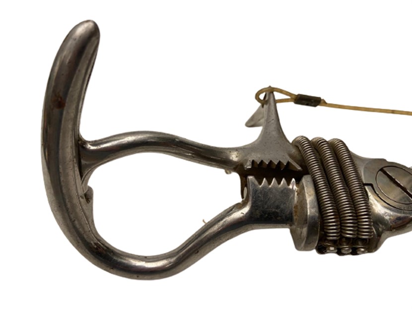 1950 PLATİN METAL PROTED PROTEZ ORTEZ  EL MEKANIK HAREKETLİ OLARAK CALIŞMAKTADIR