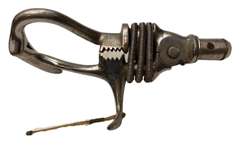 1950 PLATİN METAL PROTED PROTEZ ORTEZ  EL MEKANIK HAREKETLİ OLARAK CALIŞMAKTADIR