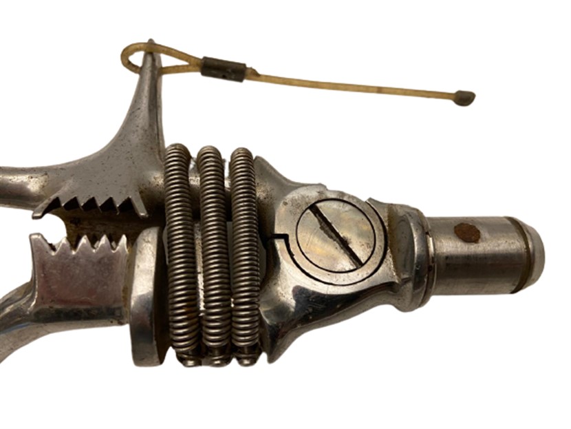 1950 PLATİN METAL PROTED PROTEZ ORTEZ  EL MEKANIK HAREKETLİ OLARAK CALIŞMAKTADIR