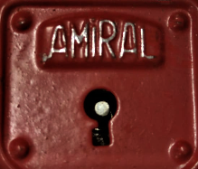 1960 AMİRAL MARKA METAL ANAHTARLI  ASMA KİLİT KIRMIZI RENKDE  