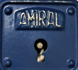 AMİRAL METAL ANAHTARLI ASMA KİLİT MAVİ RENKDE 