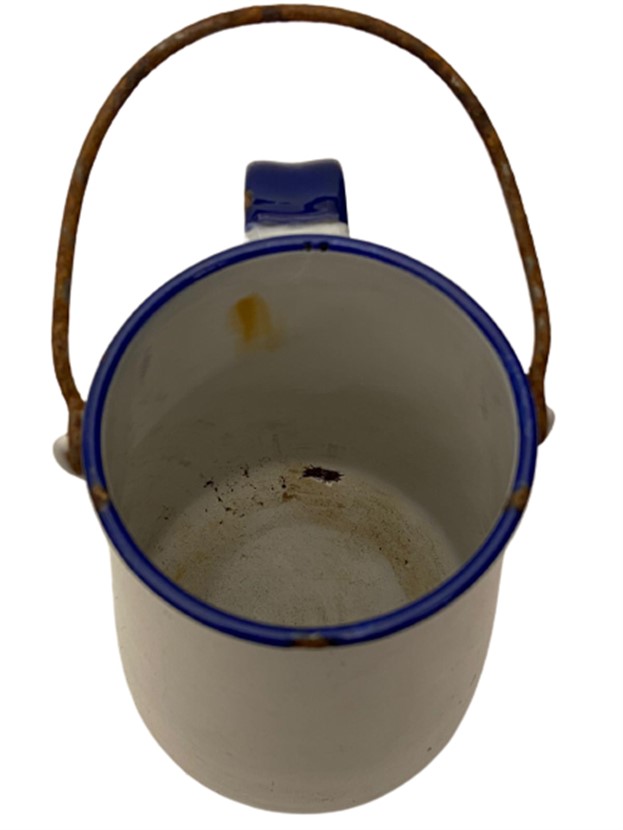 İSVEÇ KOCKUMS DAMGALI BEYAZ LACİVER KENARLI CİFT KUPLU EMAYE SÜRAHİ