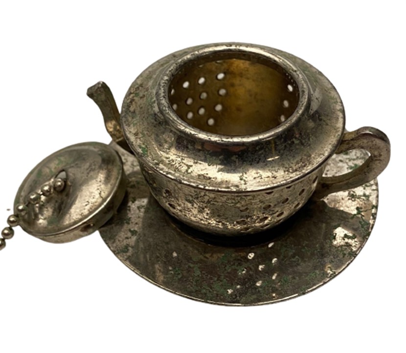 METAL FİNCAN VE TABAGI ŞEKLİNDE TASARLANMIŞ GÜŞ KAPLAMA ÇAY DEMLEME ALETİ SÜZGEC