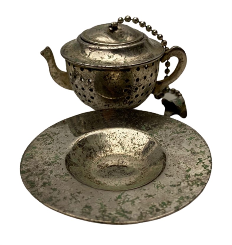 METAL FİNCAN VE TABAGI ŞEKLİNDE TASARLANMIŞ GÜŞ KAPLAMA ÇAY DEMLEME ALETİ SÜZGEC