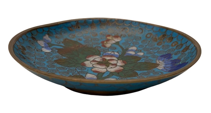 MİNELİ EMAYE CİCEK DESENLERİYLE BEZELİ EL BOYAMA DUVAR TABAK