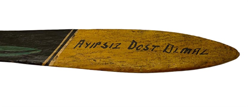 TEK PARCA AHŞAPDAN OYMA EL YAPIMI & EL KÖK BOYAMA KONYA TAHTA KAŞIK  AYIPSIZ DOST OLMAZ ATA SÖZÜ