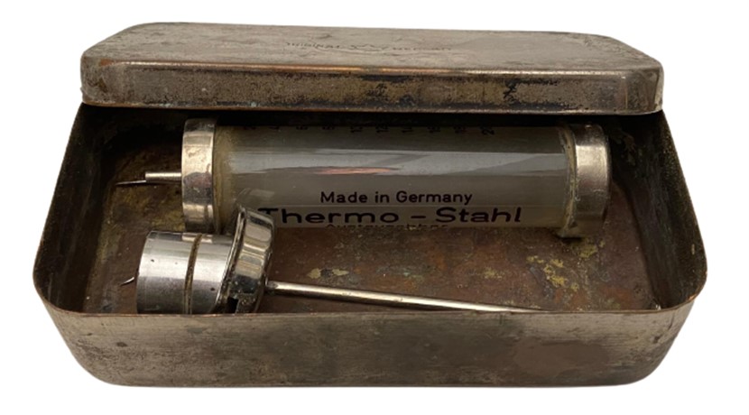 VİNTAGE ALMAN METAL KUTUSUNDA INJECT A STEINACH MARKA 20 ML CAM POMPALI ENJEKTÖR 