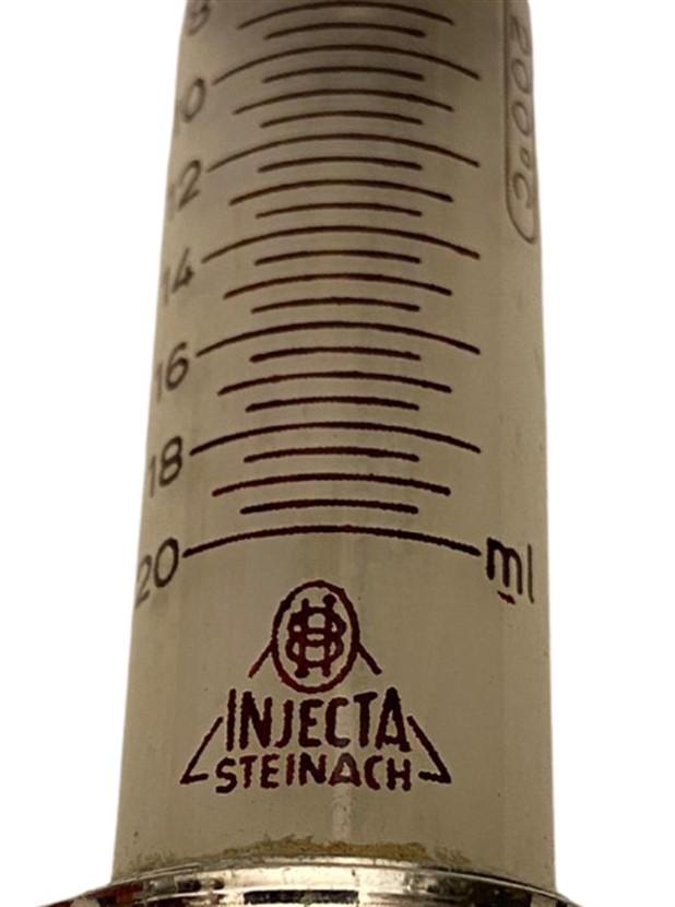 VİNTAGE ALMAN METAL KUTUSUNDA INJECT A STEINACH MARKA 20 ML CAM POMPALI ENJEKTÖR 