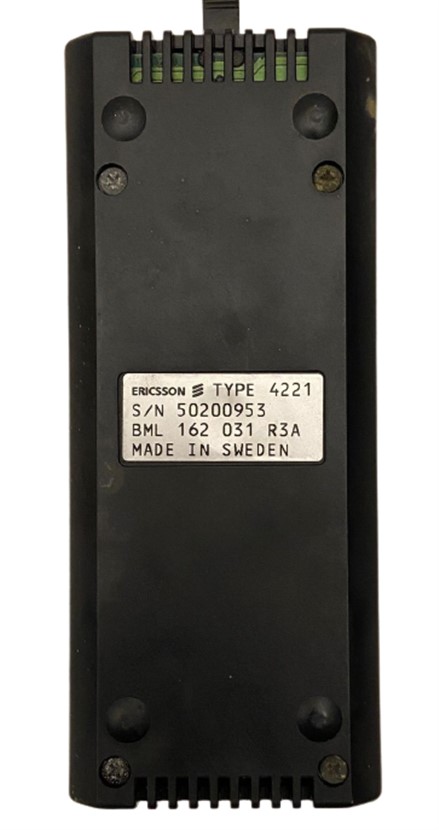 VİNTAGE ERICSSON GH 197  ORJİNAL ADAPTÖRLÜ YAN HAREKETLİ  ANTEN CİFT YEDEK BATARYA TAM TAKIM CEP TELEFON