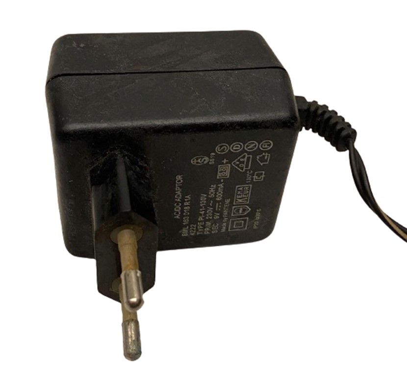 VİNTAGE ERICSSON GH 197  ORJİNAL ADAPTÖRLÜ YAN HAREKETLİ  ANTEN CİFT YEDEK BATARYA TAM TAKIM CEP TELEFON