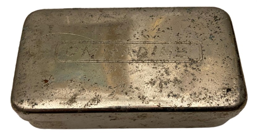 1940 VİNTAGE OMNADİNE KAPAKLI METAL KUTUSUNDA INJECT A STEINACH MARKA 2 ML ENJEKTÖR OCAK ÜZERİNDE STERİLE EDİLEREK KULLANILAN