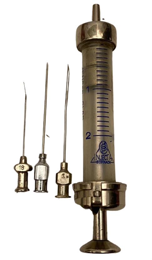 1940 VİNTAGE OMNADİNE KAPAKLI METAL KUTUSUNDA INJECT A STEINACH MARKA 2 ML ENJEKTÖR OCAK ÜZERİNDE STERİLE EDİLEREK KULLANILAN