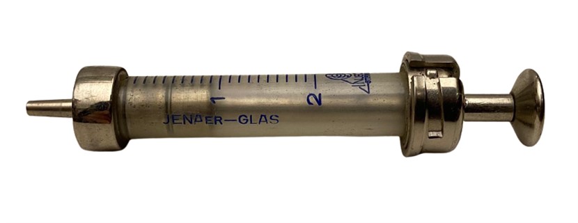 1940 VİNTAGE OMNADİNE KAPAKLI METAL KUTUSUNDA INJECT A STEINACH MARKA 2 ML ENJEKTÖR OCAK ÜZERİNDE STERİLE EDİLEREK KULLANILAN