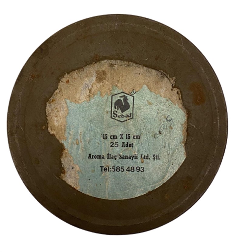 SEBAT AROMA İLAÇ SANAYİ LTD ŞTİ YUVARLAK KAPAKLI  ÜZERİ ETİKETLİ TENEKE KUTU