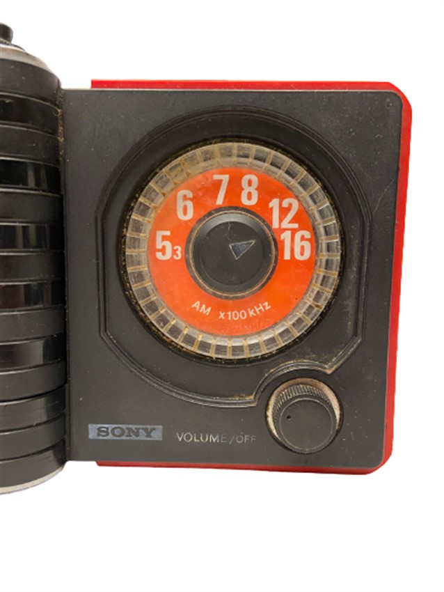 SONY MODEL TR 1818 AM BOX RADYO KÜP ŞEKLİNDE AÇILIR KOLEKSİYON 