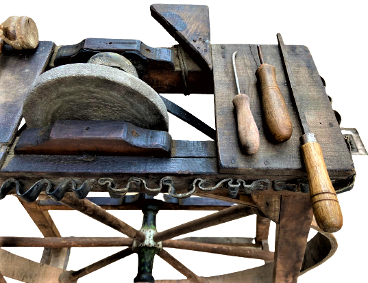 1910 OSMANLI SEYYAR BİLEVCİ SIRTTA TAŞINAN GEZİCİ BİLEV TEZGAHI TAMAMI AHŞAP MEKANİK  BİLEV TAŞ CARKLI EL YAPIM BİLEVCİ TEZGAHI