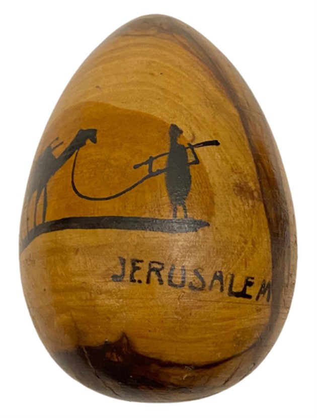 1960 JERUSALEM EL BOYAMA İŞÇİLİKLİ AHŞAPDAN YAPILMA EL TORNASINDA CEKİLMİŞ CORAP KACIGI TAMİR ONARIM İÇİN KULLANILAN YUMURTA