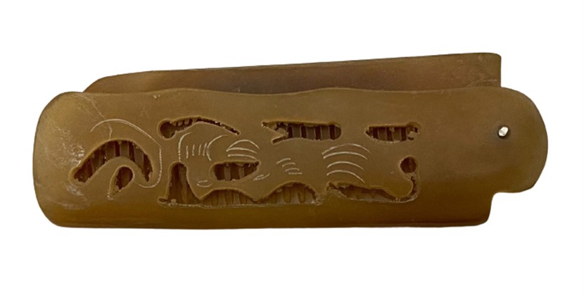 EL YAPIMI BOYNUZDAN YAPILMIŞ  ÜZERİ EL OYMASI İŞLEMELİ KATLANIR KILIFLI CEPDE TAŞINAN ORGANİK DOGAL TARAK