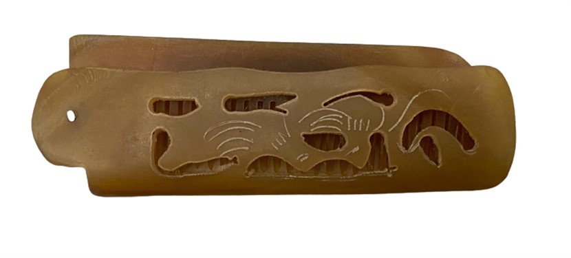 EL YAPIMI BOYNUZDAN YAPILMIŞ  ÜZERİ EL OYMASI İŞLEMELİ KATLANIR KILIFLI CEPDE TAŞINAN ORGANİK DOGAL TARAK