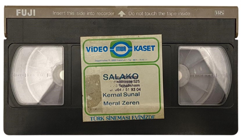 VHS SİSTEM ORJİNAL BASKI IMWA VIDEO KASET KEMAL SUNAL - MERAL ZEREN SALAKO FİLM KASEDİ