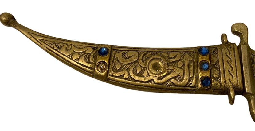 PİRİNÇ ÜZERİ TAŞLARLA SÜSLENMİŞ ÜZERİ İŞLEMELİ TURİSTİK AMAÇLA YAPILMIŞ KINLI HANÇER