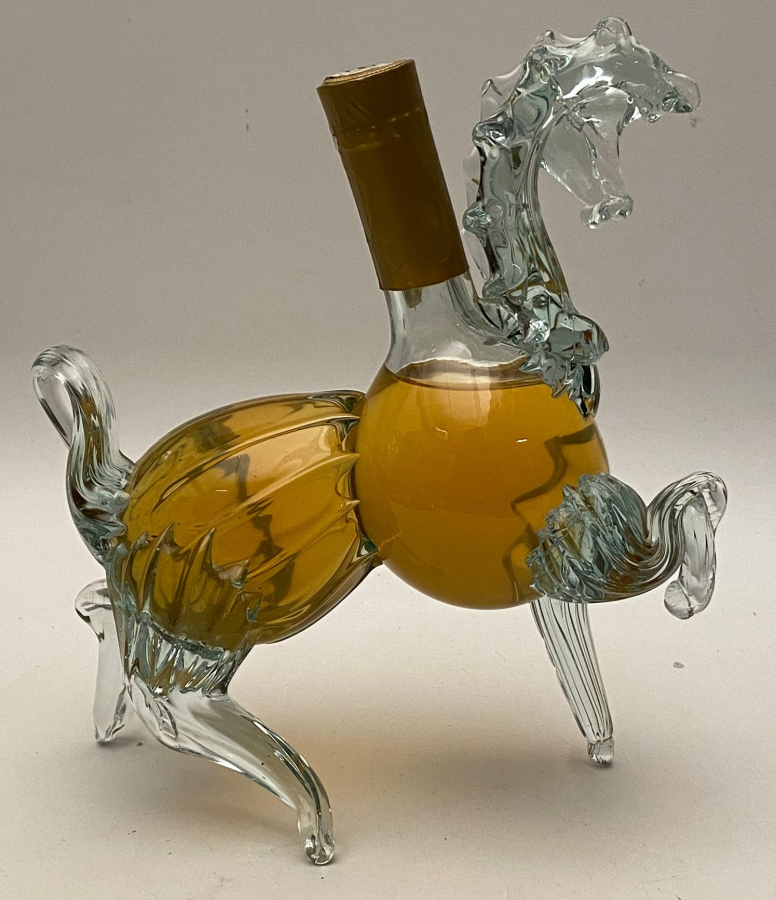 TAMAMEN EL YAPIMI ÜFLEME CAM ŞİŞE ERMENİSTAN İMALATI AT FORMUNDA 500 ML AÇILMAMIŞ KOLEKSİYONLUK KONYAK