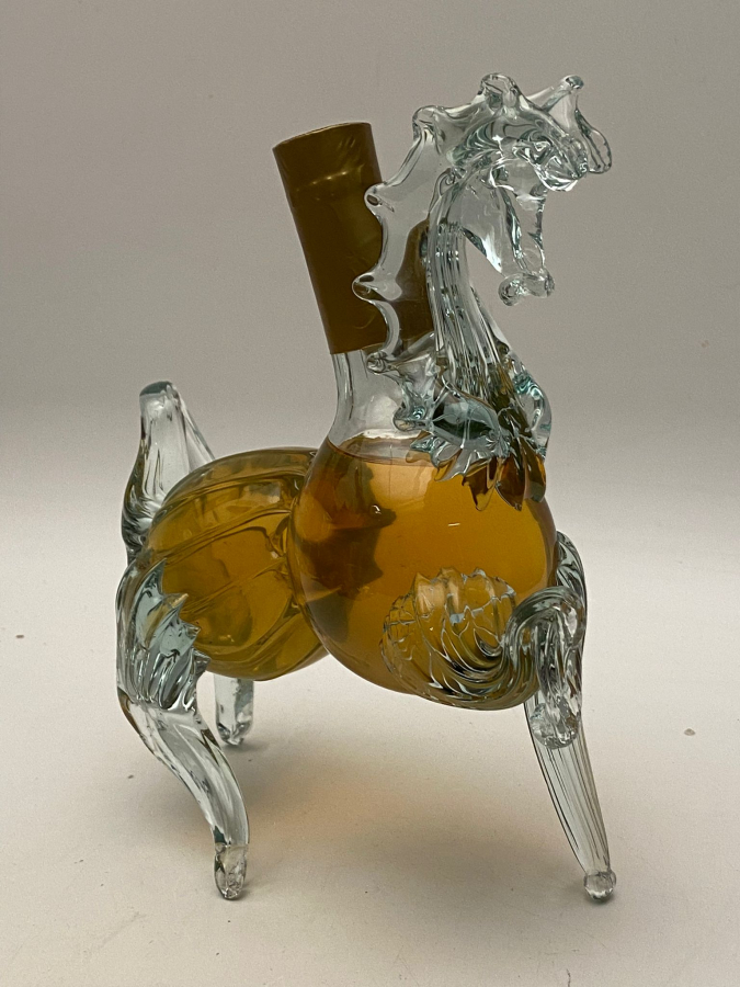 TAMAMEN EL YAPIMI ÜFLEME CAM ŞİŞE ERMENİSTAN İMALATI AT FORMUNDA 500 ML AÇILMAMIŞ KOLEKSİYONLUK KONYAK