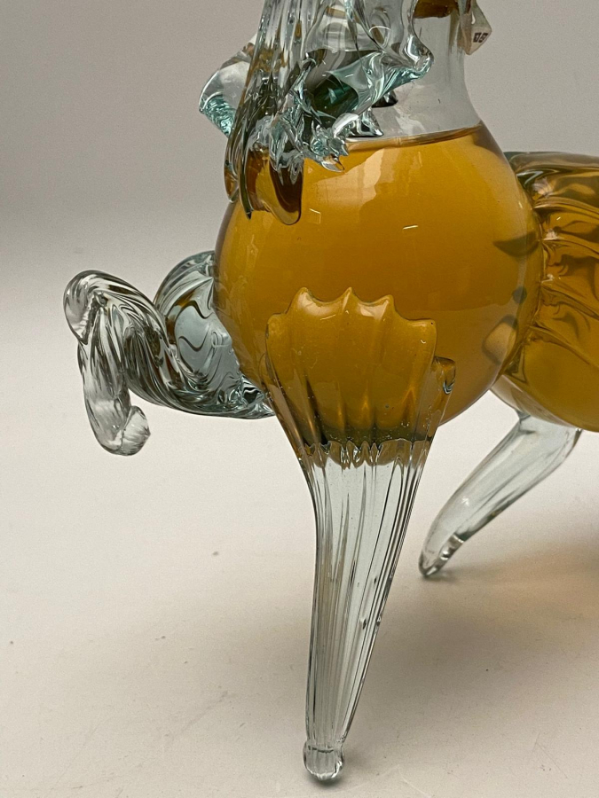 TAMAMEN EL YAPIMI ÜFLEME CAM ŞİŞE ERMENİSTAN İMALATI AT FORMUNDA 500 ML AÇILMAMIŞ KOLEKSİYONLUK KONYAK