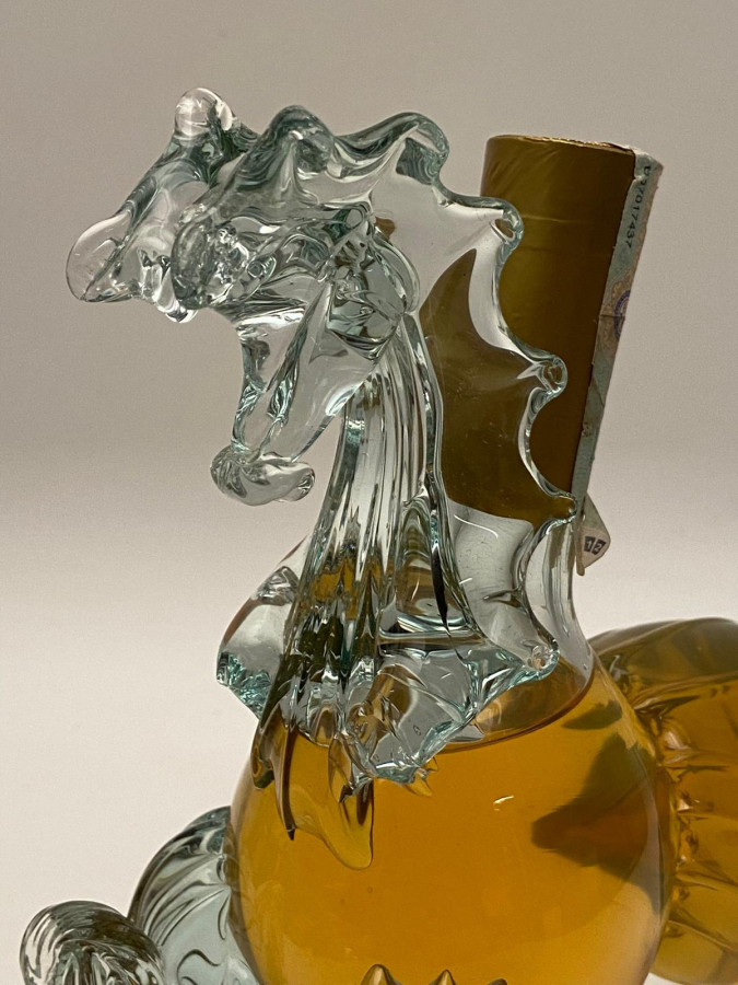 TAMAMEN EL YAPIMI ÜFLEME CAM ŞİŞE ERMENİSTAN İMALATI AT FORMUNDA 500 ML AÇILMAMIŞ KOLEKSİYONLUK KONYAK