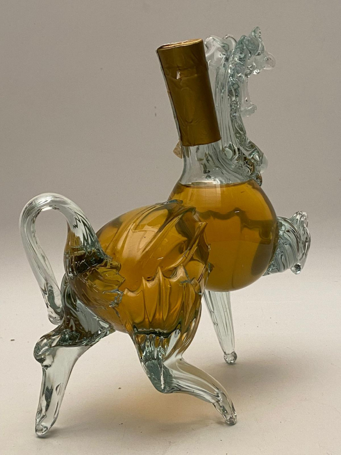 TAMAMEN EL YAPIMI ÜFLEME CAM ŞİŞE ERMENİSTAN İMALATI AT FORMUNDA 500 ML AÇILMAMIŞ KOLEKSİYONLUK KONYAK