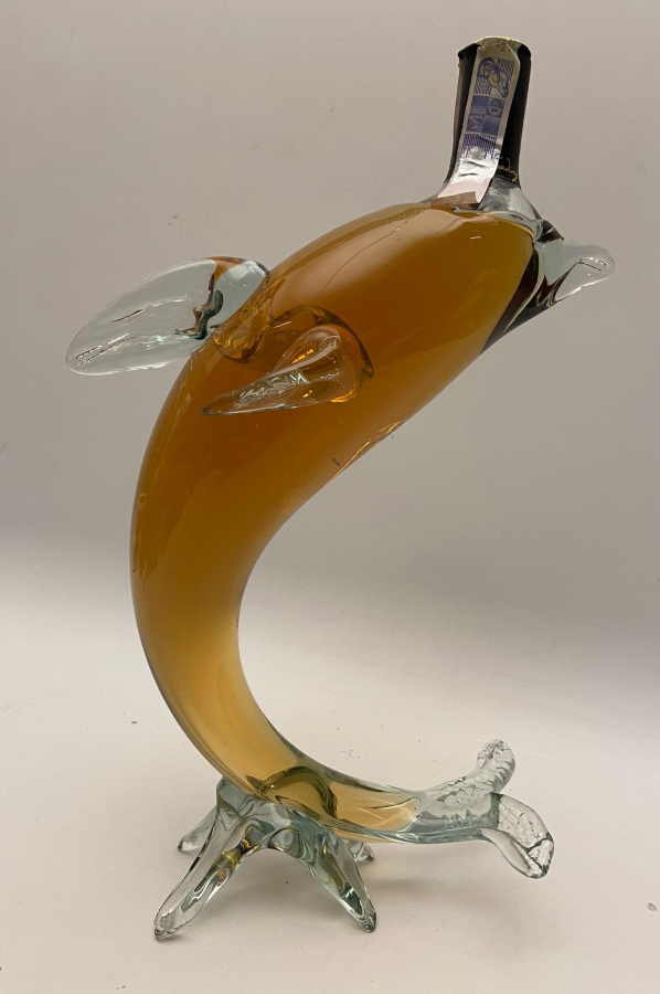 TAMAMEN EL YAPIMI ÜFLEME CAM ŞİŞE ERMENİSTAN İMALATI YUNUS BALIĞI FORMUNDA 500 ML AÇILMAMIŞ KOLEKSİYONLUK KONYAK ŞİŞESİ