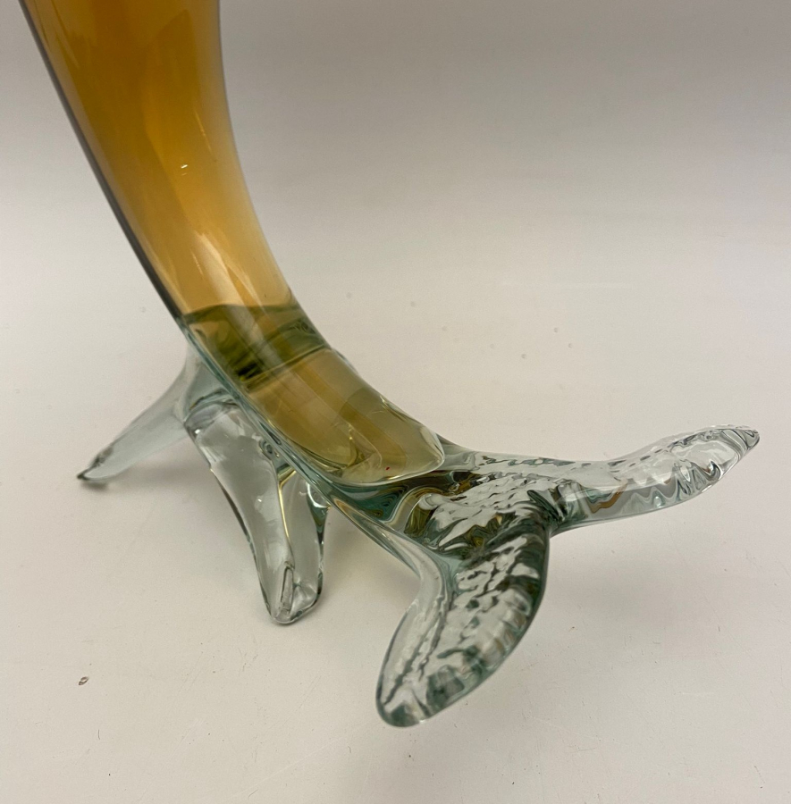 TAMAMEN EL YAPIMI ÜFLEME CAM ŞİŞE ERMENİSTAN İMALATI YUNUS BALIĞI FORMUNDA 500 ML AÇILMAMIŞ KOLEKSİYONLUK KONYAK ŞİŞESİ