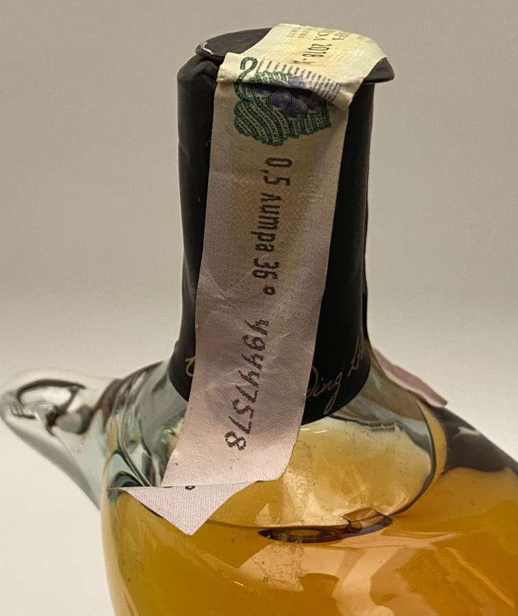 TAMAMEN EL YAPIMI ÜFLEME CAM ŞİŞE ERMENİSTAN İMALATI YUNUS BALIĞI FORMUNDA 500 ML AÇILMAMIŞ KOLEKSİYONLUK KONYAK ŞİŞESİ