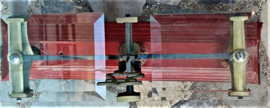 1920 OSMANLI ŞEKERCİ HELVACI DÖKÜM METAL PİRİNC KESME CAM KEFELİ OTURAK TERAZİ 